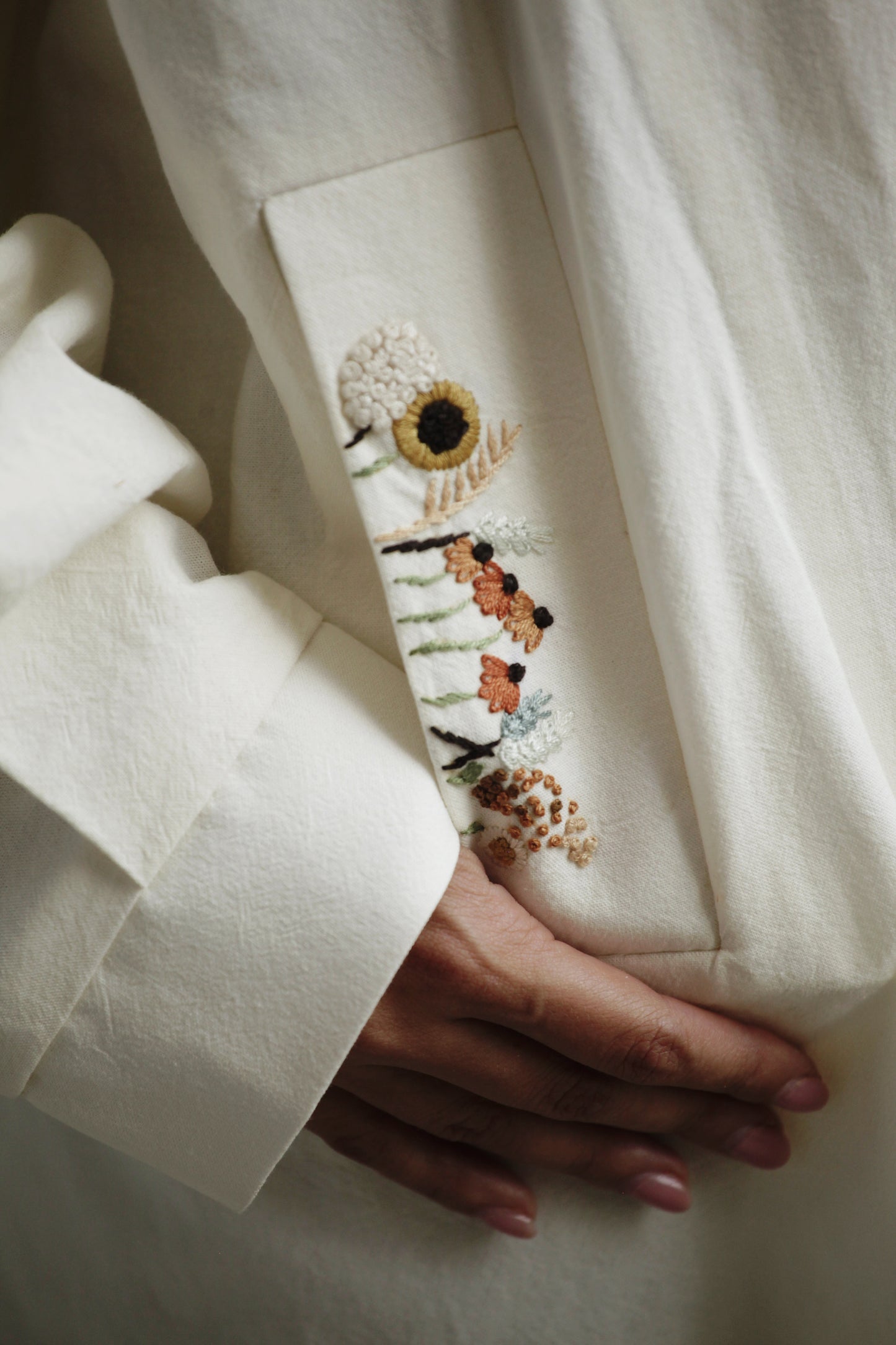 AIOLEH EMBROIDERED WHITE CROPCOAT