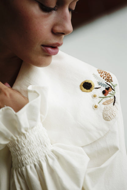 AIOLEH EMBROIDERED WHITE CROPCOAT