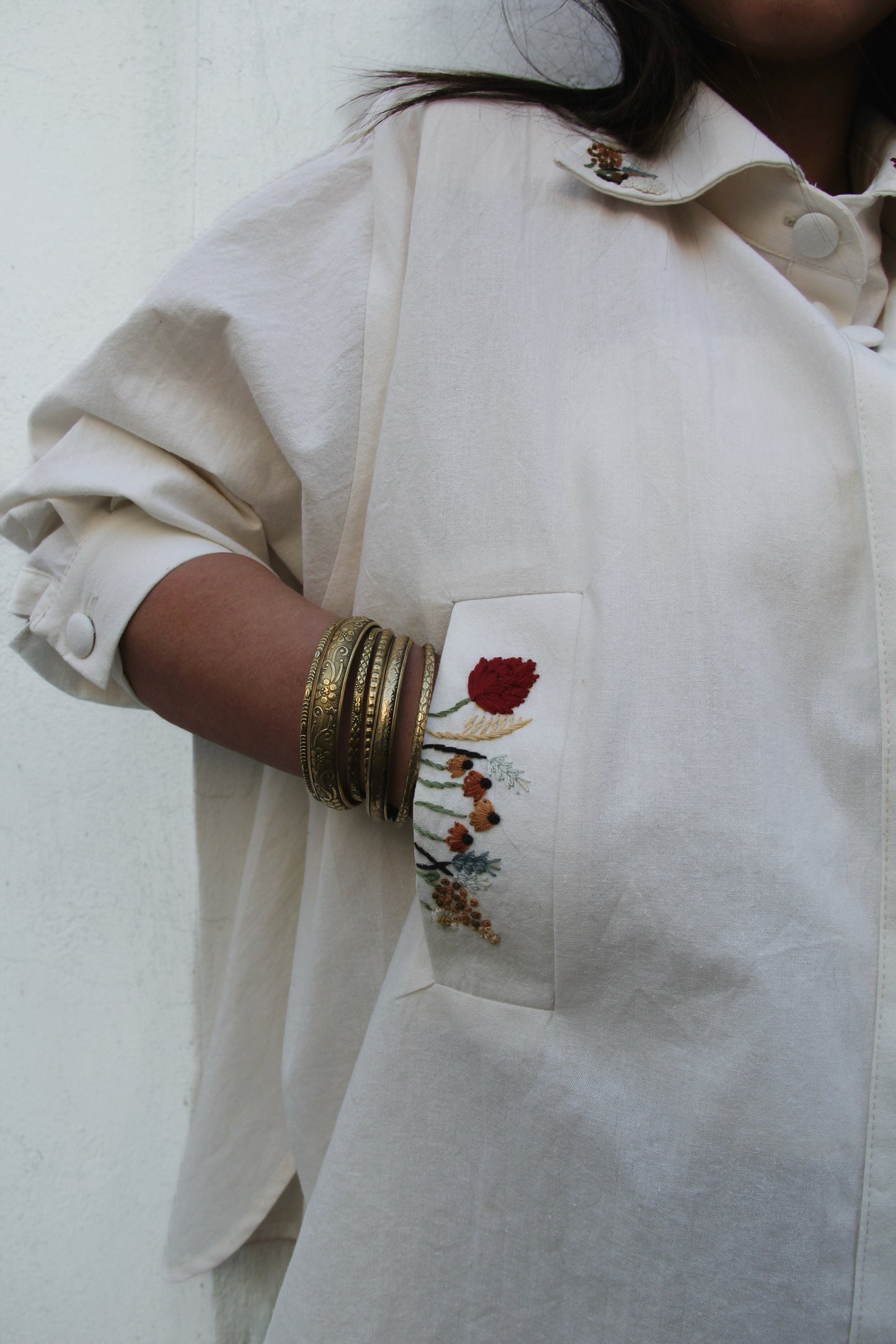 AIOLEH EMBROIDERED BEIGE FLOWERS LINEN SHIRT