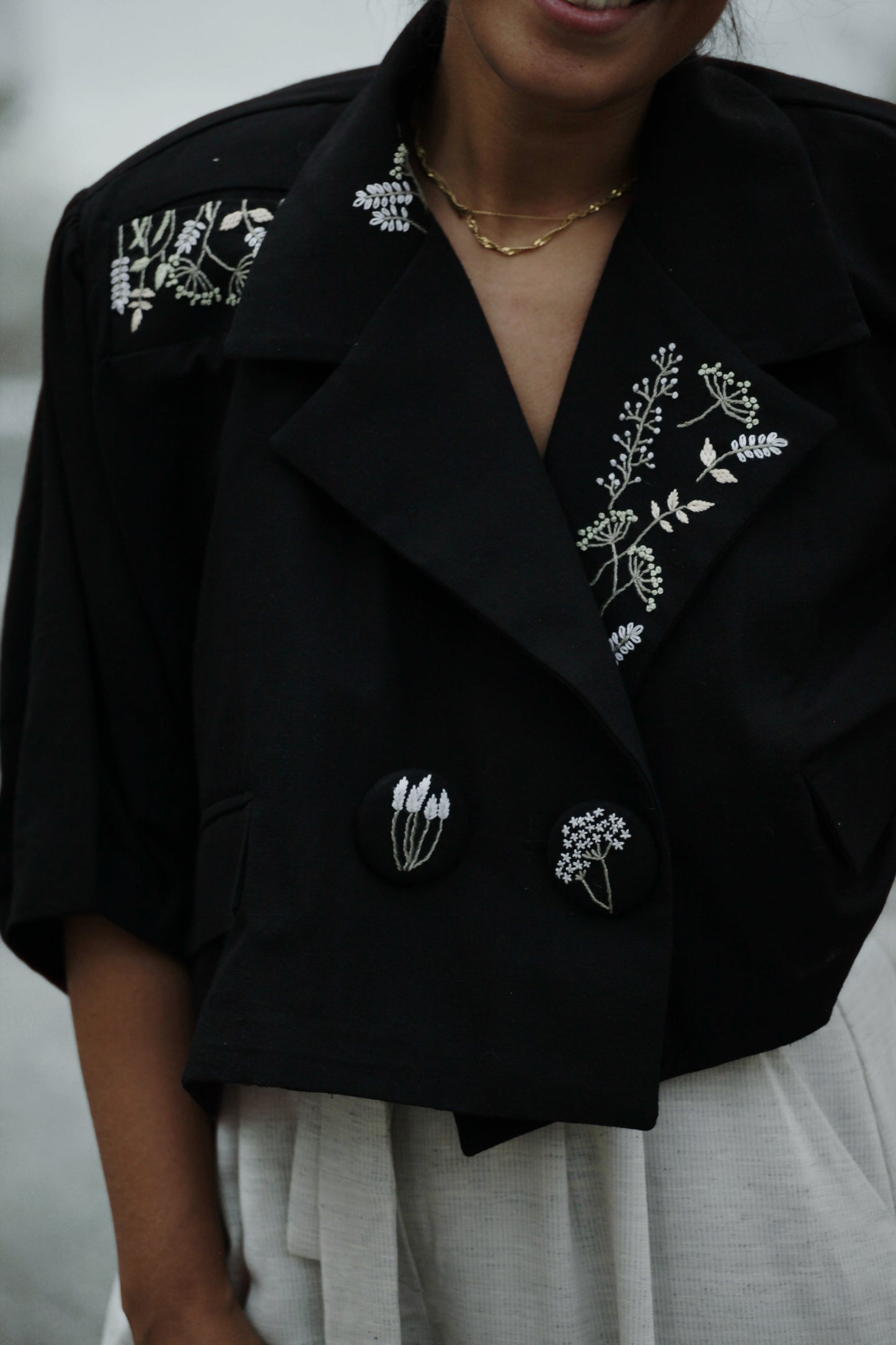 AIOLEH EMBROIDERED BLACK LINEN COAT