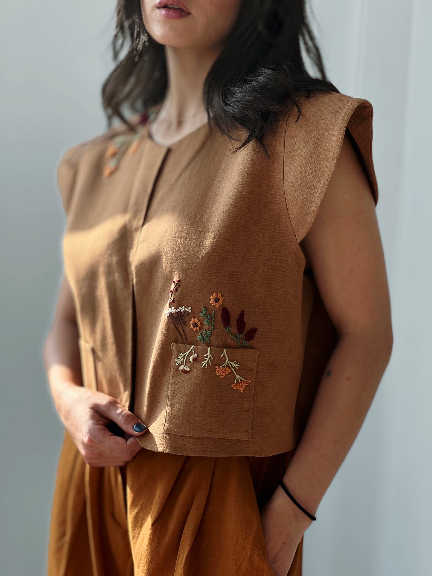 AIOLEH EMBROIDERED SPRING VEST